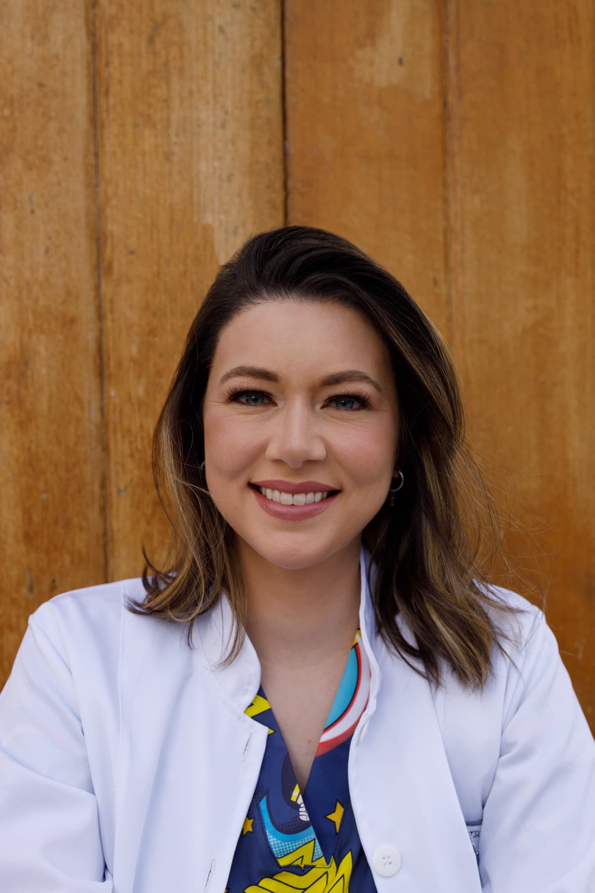 Dr. Bea Merscher, Kinderärztin, im weißen Kittel